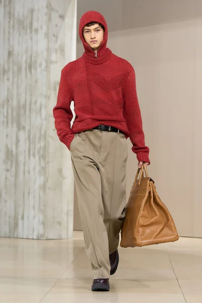 Look 15